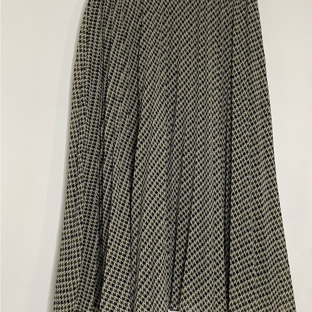 Flowy Green Pleated Houndstooth Skirt